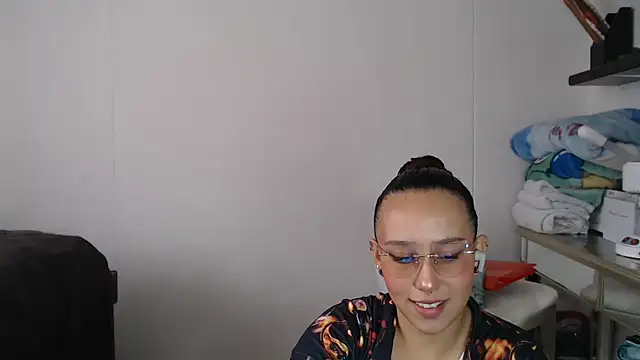 Snapshot of Skarlet_Adams28 chatting on February 13, 2025, 8:24 pm Skarlet Adams28 online show from February 13, 2025, 8:24 pm