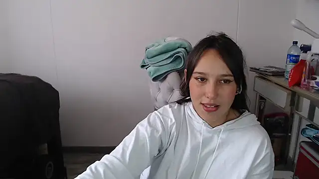 Snapshot of Skarlet_Adams28 chatting on February 17, 2025, 7:53 pm Skarlet Adams28 online show from February 17, 2025, 7:53 pm