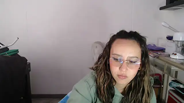 Snapshot of Skarlet_Adams28 chatting on March 4, 2025, 7:11 pm Skarlet Adams28 online show from March 4, 2025, 7:11 pm