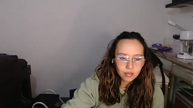 Snapshot of Skarlet_Adams28 chatting on March 5, 2025, 2:57 am Skarlet Adams28 online show from March 5, 2025, 2:57 am