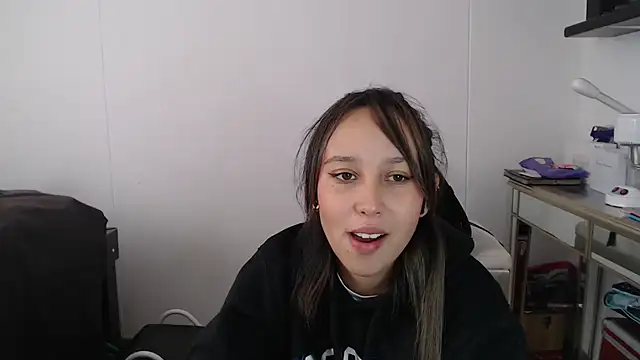 Snapshot of Skarlet_Adams28 chatting on March 6, 2025, 2:51 pm Skarlet Adams28 online show from March 6, 2025, 2:51 pm