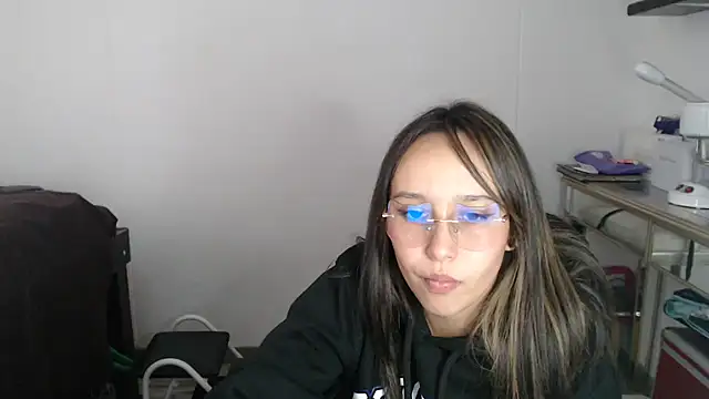 Snapshot of Skarlet_Adams28 chatting on March 6, 2025, 9:20 pm Skarlet Adams28 online show from March 6, 2025, 9:20 pm