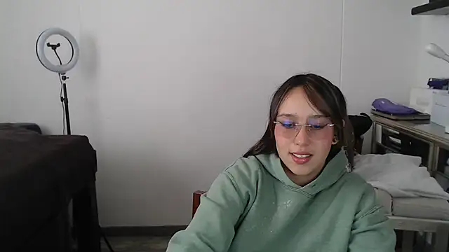 Snapshot of Skarlet_Adams28 chatting on March 10, 2025, 7:29 pm Skarlet Adams28 online show from March 10, 2025, 7:29 pm