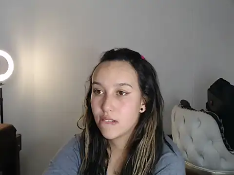 Snapshot of Skarlet_Adams28 chatting on March 13, 2025, 12:48 am Skarlet Adams28 online show from March 13, 2025, 12:48 am