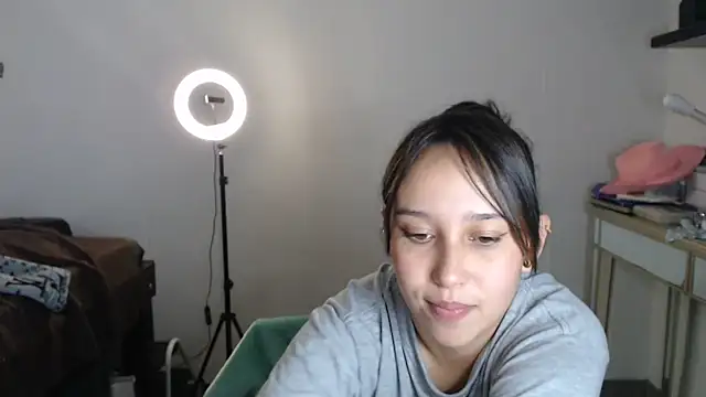 Snapshot of Skarlet_Adams28 chatting on March 19, 2025, 1:43 am Skarlet Adams28 online show from March 19, 2025, 1:43 am