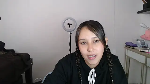 Snapshot of Skarlet_Adams28 chatting on March 21, 2025, 9:01 pm Skarlet Adams28 online show from March 21, 2025, 9:01 pm