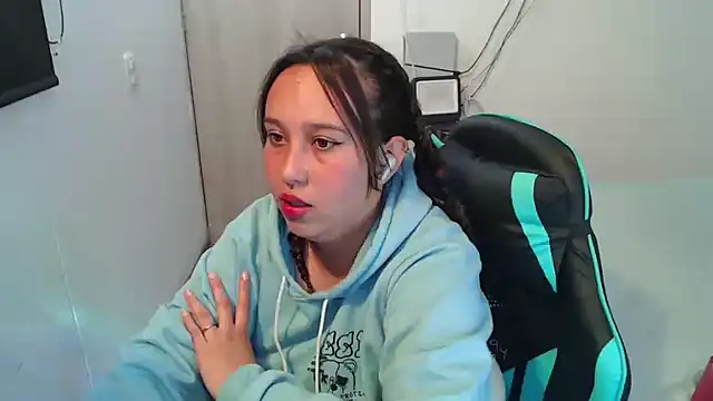 Snapshot of Skarlet_Adams28 chatting on November 27, 2025, 10:23 pm Skarlet Adams28 online show from November 27, 2025, 10:23 pm