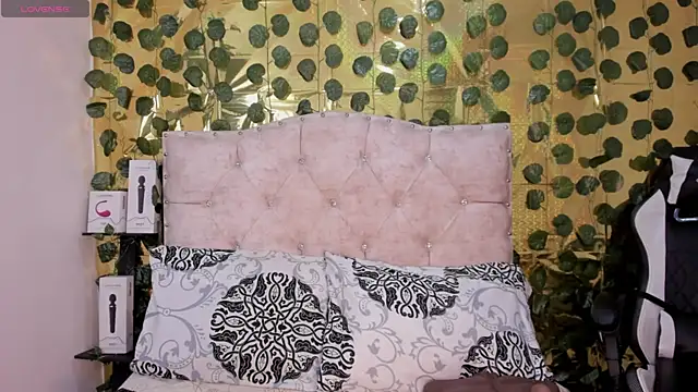 cristalconnorr online show from December 29, 2024, 5:12 pm