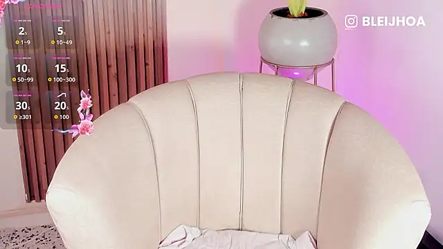 Snapshot of kenayfox chatting on February 19, 2026, 6:53 am kenayfox online show from February 19, 2026, 6:53 am