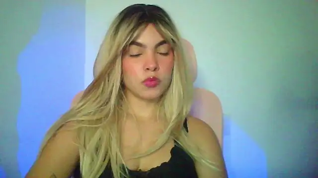 Snapshot of Kiri_Cutee chatting on February 24, 2026, 4:54 am Kiri Cutee online show from February 24, 2026, 4:54 am