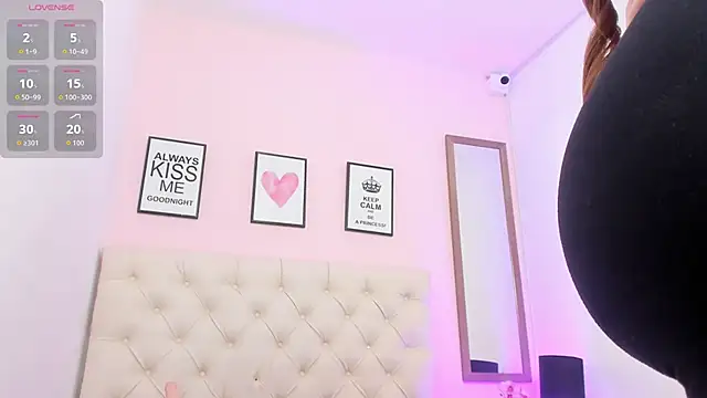 ElisabethMassey online show from November 26, 2025, 2:29 pm