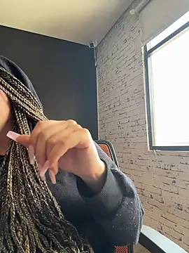 Sophie LS online show from February 5, 2026, 5:17 pm