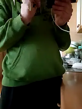 Snapshot of Wishes813 chatting on March 1, 2026, 2:08 pm Wishes813 online show from March 1, 2026, 2:08 pm