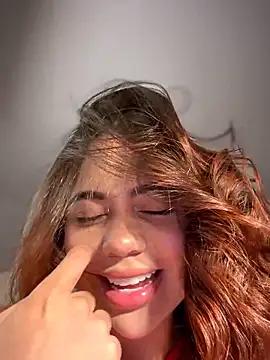 Snapshot of Aryrosee chatting on February 24, 2026, 7:34 pm Aryrosee online show from February 24, 2026, 7:34 pm