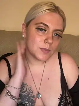 Snapshot of Blondiee3088 chatting on December 2, 2024, 11:51 pm Blondiee3088 online show from December 2, 2024, 11:51 pm