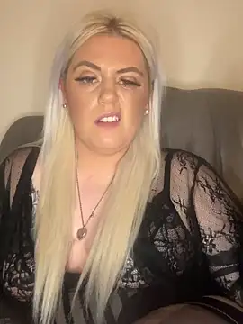 Snapshot of Blondiee3088 chatting on December 3, 2024, 10:18 pm Blondiee3088 online show from December 3, 2024, 10:18 pm