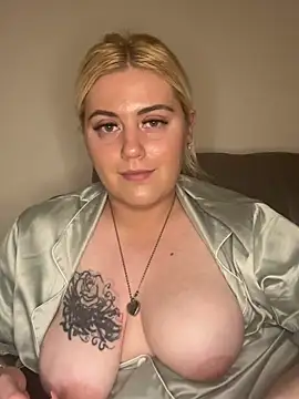 Snapshot of Blondiee3088 chatting on February 13, 2025, 5:44 pm Blondiee3088 online show from February 13, 2025, 5:44 pm