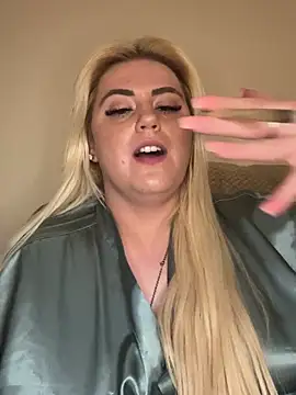 Snapshot of Blondiee3088 chatting on February 27, 2025, 11:37 pm Blondiee3088 online show from February 27, 2025, 11:37 pm