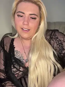 Snapshot of Blondiee3088 chatting on March 7, 2025, 4:00 pm Blondiee3088 online show from March 7, 2025, 4:00 pm