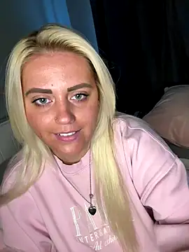 Snapshot of Blondiee3088 chatting on October 29, 2025, 3:14 pm Blondiee3088 online show from October 29, 2025, 3:14 pm