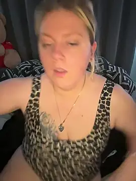 Snapshot of Blondiee3088 chatting on February 20, 2026, 9:43 am Blondiee3088 online show from February 20, 2026, 9:43 am