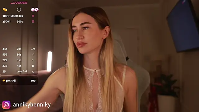 Snapshot of Coconutkittyy chatting on December 14, 2024, 5:25 pm Coconutkittyy online show from December 14, 2024, 5:25 pm