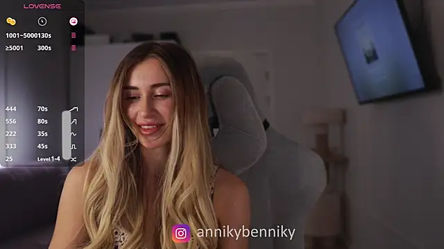 Snapshot of Coconutkittyy chatting on February 18, 2025, 6:37 pm Coconutkittyy online show from February 18, 2025, 6:37 pm