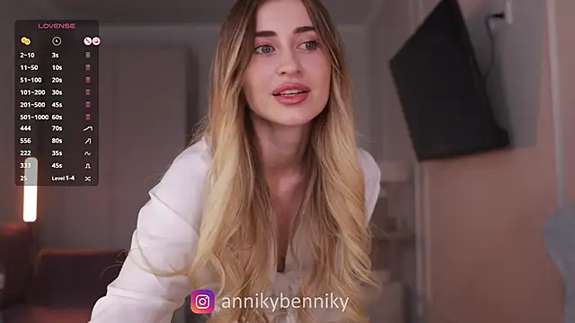 Snapshot of Coconutkittyy chatting on March 4, 2025, 2:42 pm Coconutkittyy online show from March 4, 2025, 2:42 pm