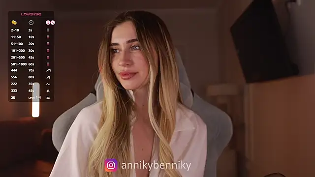 Snapshot of Coconutkittyy chatting on March 4, 2025, 8:49 pm Coconutkittyy online show from March 4, 2025, 8:49 pm