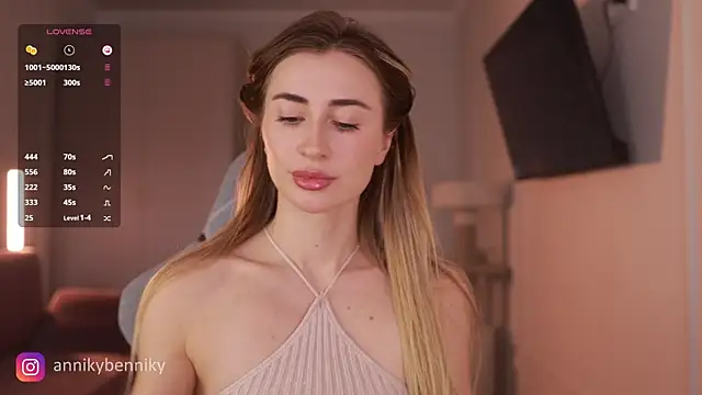 Snapshot of Coconutkittyy chatting on March 9, 2025, 2:54 pm Coconutkittyy online show from March 9, 2025, 2:54 pm