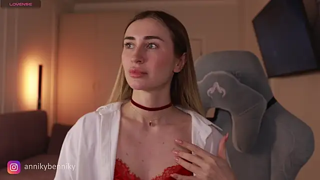 Snapshot of Coconutkittyy chatting on March 15, 2025, 5:26 pm Coconutkittyy online show from March 15, 2025, 5:26 pm