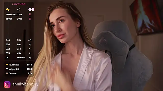 Snapshot of Coconutkittyy chatting on March 18, 2025, 7:53 pm Coconutkittyy online show from March 18, 2025, 7:53 pm