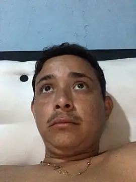 isacalejandroo online show from February 9, 2025, 4:04 am