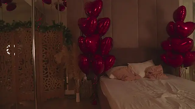 Smiley Mia online show from February 12, 2026, 5:02 am