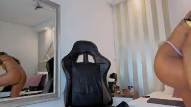 Snapshot of Tayra_Pradit chatting on February 1, 2026, 6:17 pm Tayra Pradit online show from February 1, 2026, 6:17 pm