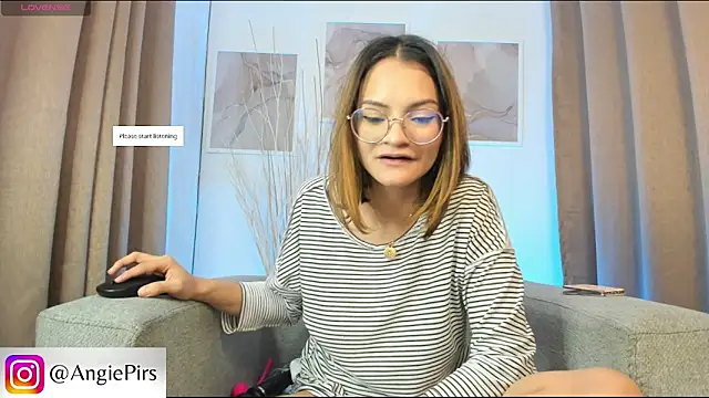 Snapshot of Angie_Pirss chatting on January 15, 2025, 5:58 pm Angie Pirss online show from January 15, 2025, 5:58 pm