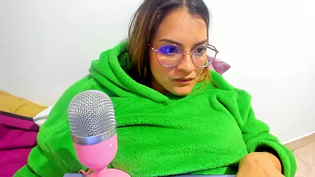 Snapshot of Angie_Pirss chatting on February 3, 2025, 5:51 am Angie Pirss online show from February 3, 2025, 5:51 am