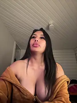 Snapshot of Anily_Lovely chatting on February 9, 2026, 11:42 pm Anily Lovely online show from February 9, 2026, 11:42 pm