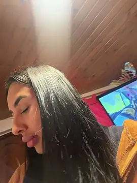 Snapshot of Anily_Lovely chatting on February 16, 2026, 11:01 pm Anily Lovely online show from February 16, 2026, 11:01 pm