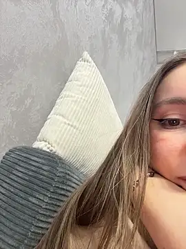 Snapshot of viviandaimond1 chatting on February 16, 2026, 9:33 pm viviandaimond1 online show from February 16, 2026, 9:33 pm