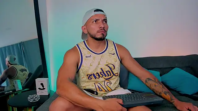 Snapshot of maximusclark1 chatting on March 2, 2025, 6:51 pm maximusclark1 online show from March 2, 2025, 6:51 pm