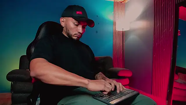 Snapshot of maximusclark1 chatting on January 13, 2026, 2:28 am maximusclark1 online show from January 13, 2026, 2:28 am