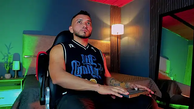 Snapshot of maximusclark1 chatting on February 4, 2026, 3:45 am maximusclark1 online show from February 4, 2026, 3:45 am