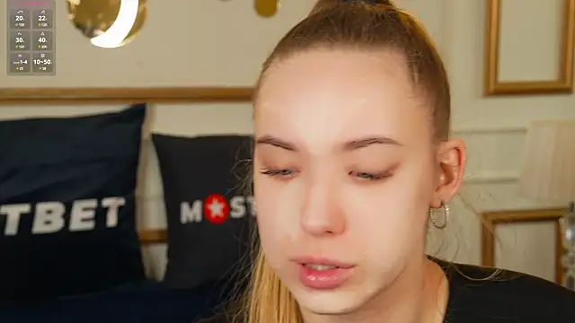 Julia  Star  online show from December 18, 2024, 11:45 am