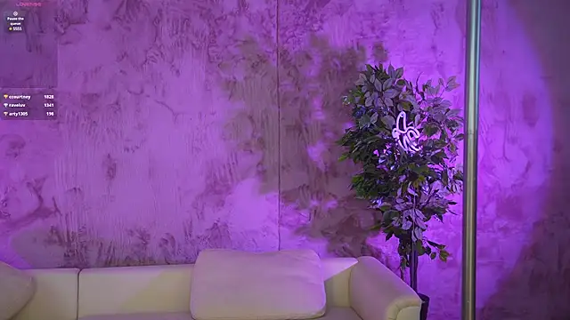 Julia  Star  online show from February 25, 2025, 11:30 am