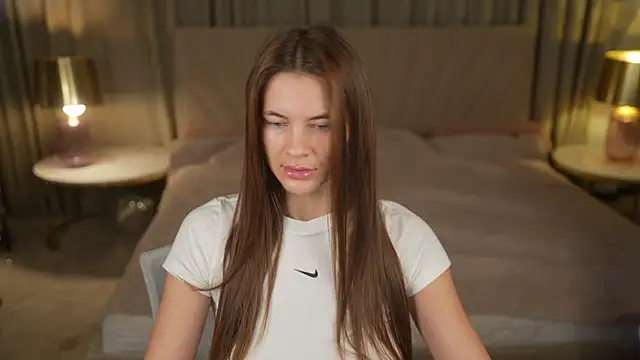 Julia  Star  online show from September 30, 2025, 7:24 am