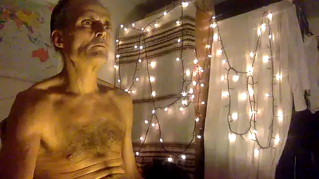 Snapshot of TowaFreespirit chatting on December 5, 2024, 10:34 pm TowaFreespirit online show from December 5, 2024, 10:34 pm