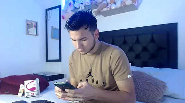 Latin Boy24 online show from January 29, 2025, 4:30 pm