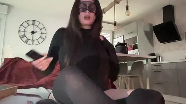 DominaCat75 online show from December 19, 2024, 1:07 pm