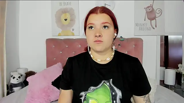 Snapshot of CelessteRedds chatting on February 22, 2025, 11:46 am CelessteRedds online show from February 22, 2025, 11:46 am